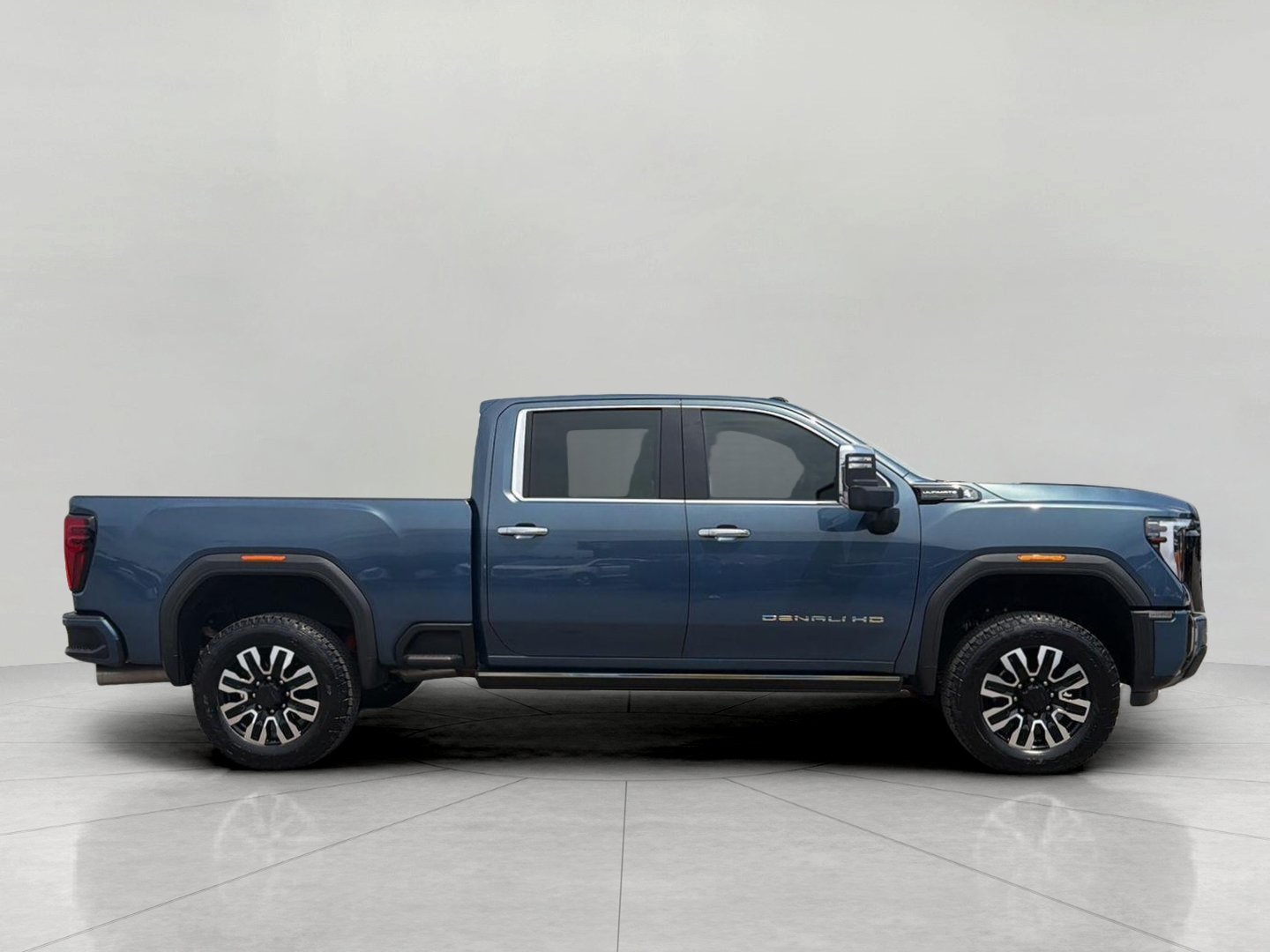 Used 2026 GMC Sierra 3500 Denali Ultimate AWD/4WD image 4