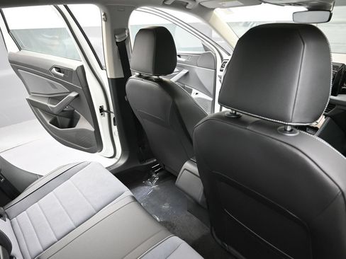 Used 2026 Volkswagen Jetta SE FWD image 15