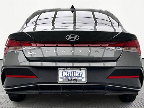 Used 2024 Hyundai Elantra SE image 4