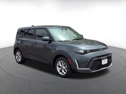 Used 2025 Kia Soul LX w/ LX Technology Package FWD image 3