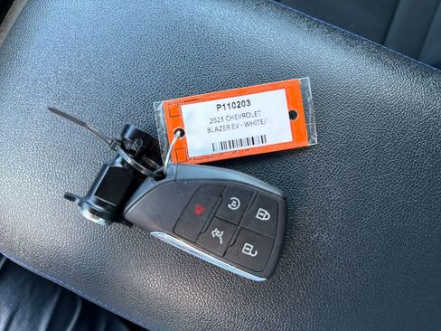 Used 2025 Chevrolet Blazer EV RS image 27