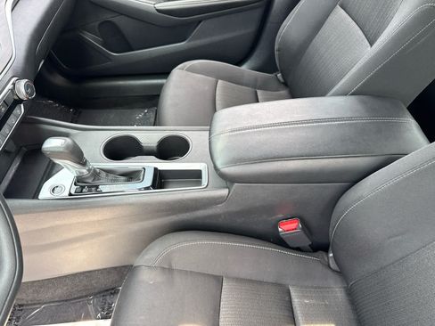 Used 2025 Nissan Altima 2.5 SV FWD image 20