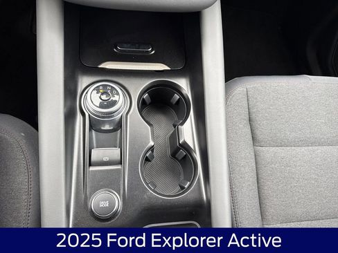 Used 2025 Ford Explorer Active image 25