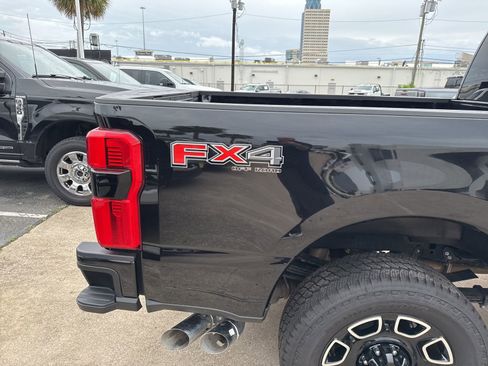 Used 2026 Ford F250 Platinum image 5