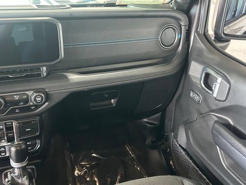 Used 2024 Jeep Wrangler Unlimited Rubicon 4xe AWD/4WD image 11