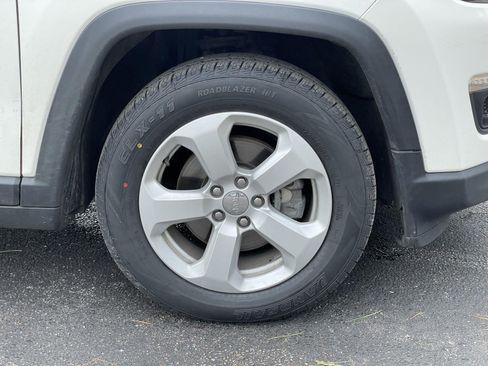 Used 2018 Jeep Compass Latitude FWD image 50