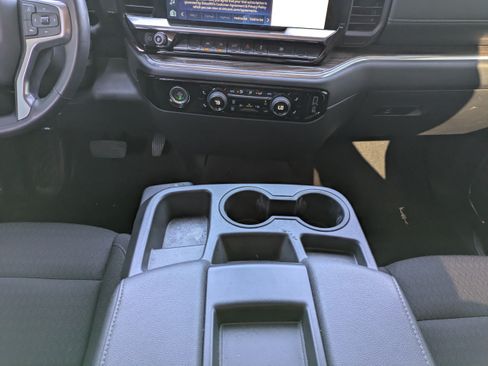 Used 2023 Chevrolet Silverado 1500 LT AWD/4WD image 18