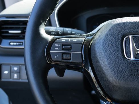 Used 2025 Honda Pilot Elite image 10