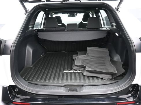 Certified 2023 Toyota RAV4 SE image 22