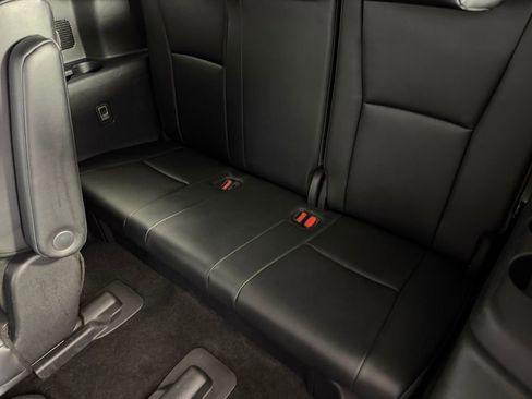 Used 2025 Toyota Highlander XLE image 27