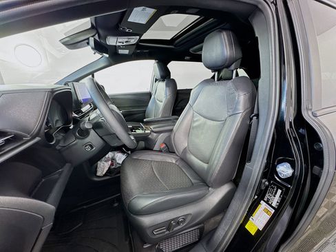 Certified 2025 Toyota Sienna Platinum AWD/4WD image 15