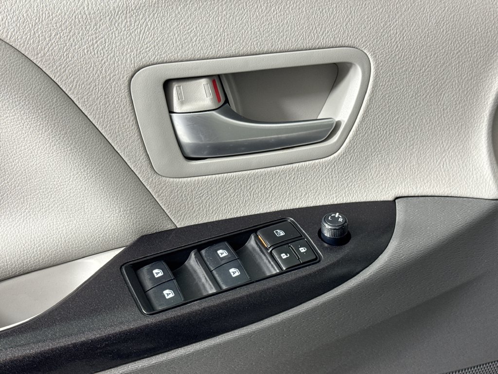 Used 2017 Toyota Sienna LE FWD image 15