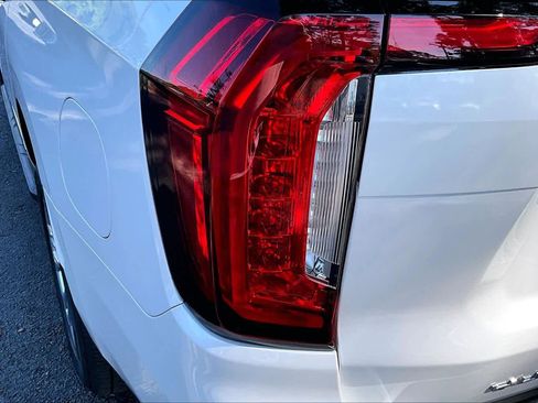 Used 2021 GMC Yukon SLT w/ SLT Premium Package image 29