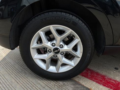 Used 2025 Kia Soul FWD image 9