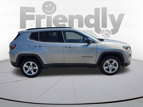 Used 2023 Jeep Compass Latitude w/ Convenience Group AWD/4WD image 4