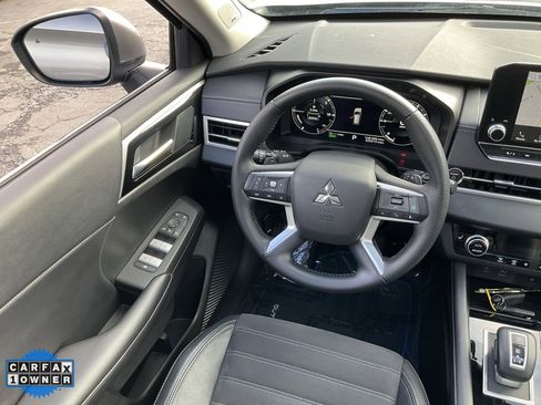 Used 2023 Mitsubishi Outlander SE image 42