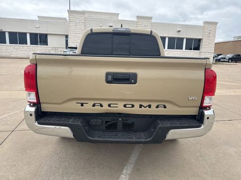 Used 2017 Toyota Tacoma SR5 w/ Tow Package image 6