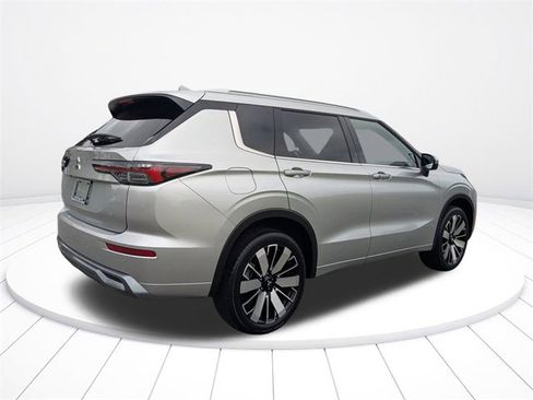 New 2025 Mitsubishi Outlander SEL image 3