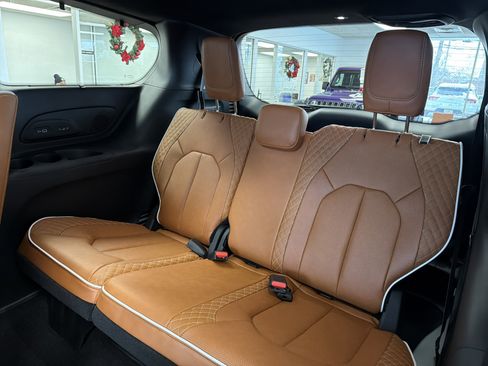New 2026 Chrysler Pacifica Pinnacle image 37