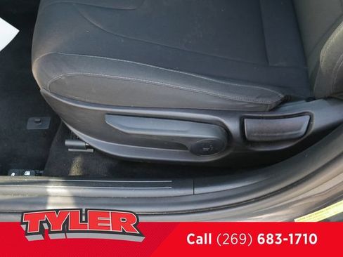 Used 2022 Hyundai Elantra SEL FWD image 20