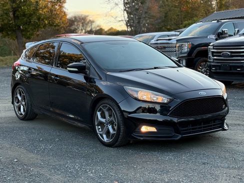 Used 2018 Ford Focus ST image 3