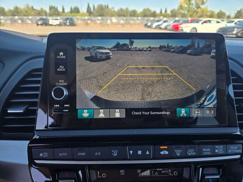 New 2026 Honda Odyssey Touring image 8