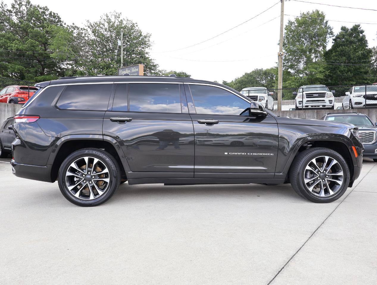 Used 2022 Jeep Grand Cherokee L Overland w/ Luxury Tech Group IV AWD/4WD image 8