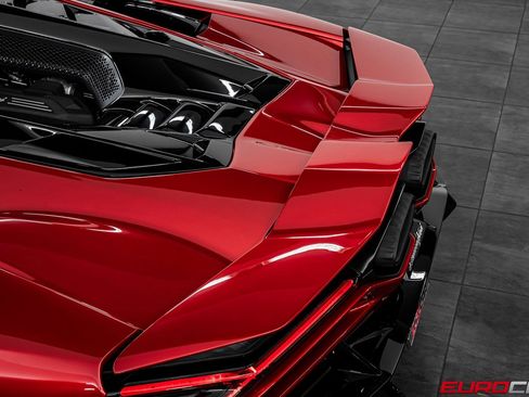 Used 2025 Lamborghini Revuelto image 21