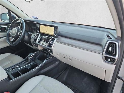 Used 2022 Kia Sorento EX w/ Panoramic Sunroof Package image 25