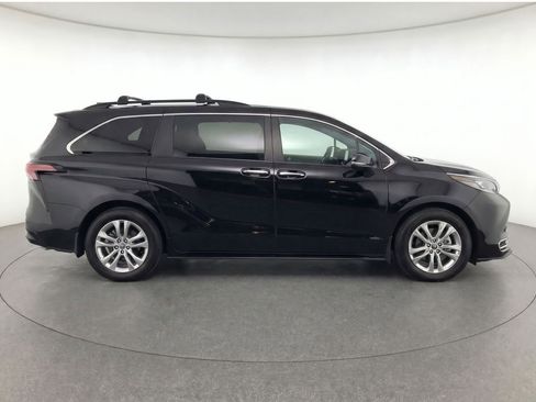 Used 2023 Toyota Sienna XLE w/ XLE Plus Package AWD/4WD image 8