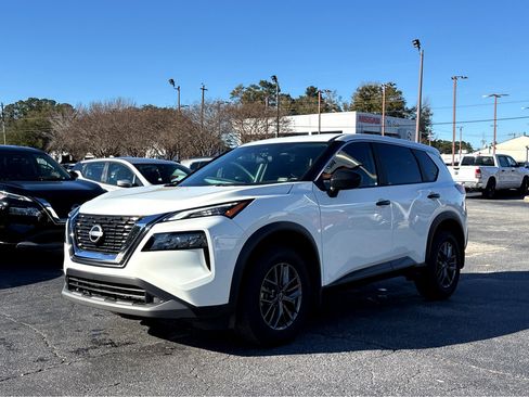 Used 2023 Nissan Rogue S image 3