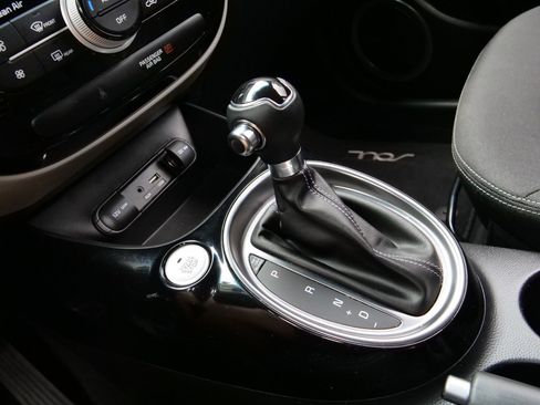 Used 2019 Kia Soul + w/ Audio Package image 11