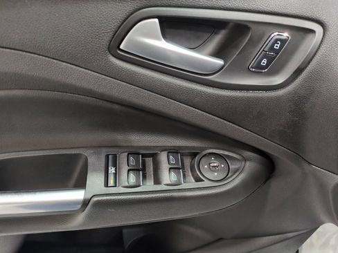 Used 2015 Ford Escape SE w/ Equipment Group 201A FWD image 19