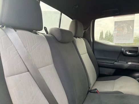 Used 2021 Toyota Tacoma TRD Off-Road image 15