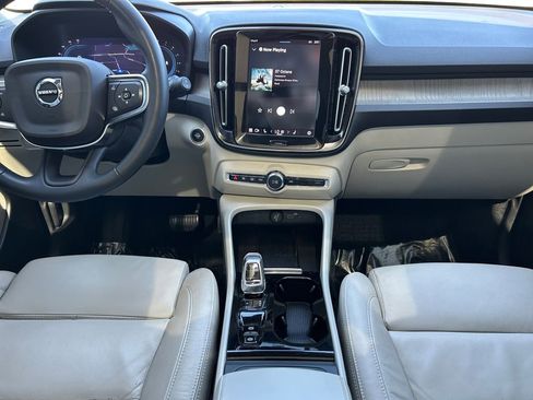 Used 2023 Volvo XC40 B5 Plus image 13