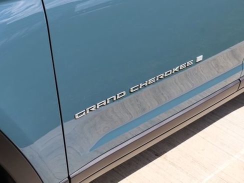 New 2026 Jeep Grand Cherokee L Limited w/ Luxury Tech Group II AWD/4WD image 11