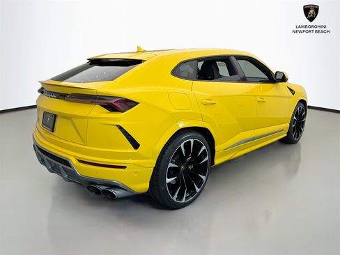 Used 2022 Lamborghini Urus AWD/4WD image 7