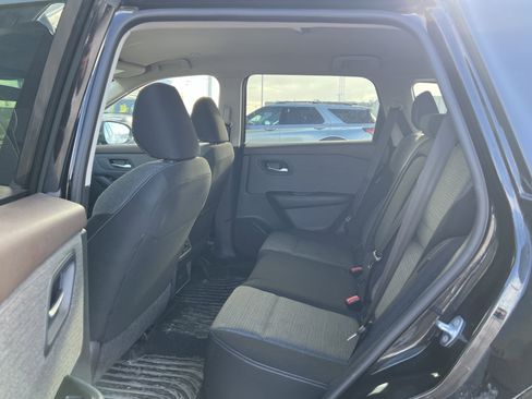 Used 2023 Nissan Rogue SV image 8