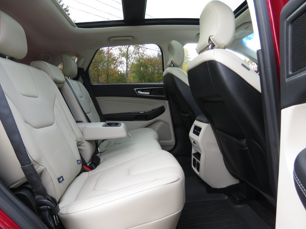 Used 2016 Ford Edge Titanium w/ Equipment Group 302A AWD/4WD image 16