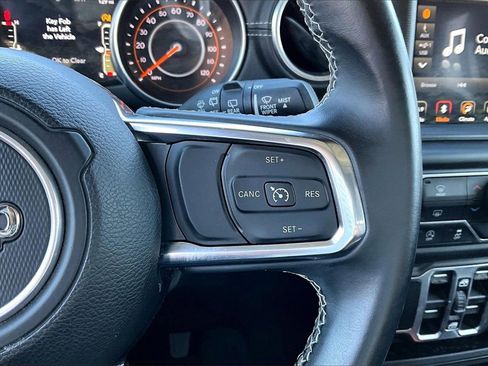 Certified 2018 Jeep Wrangler Unlimited Sahara image 27