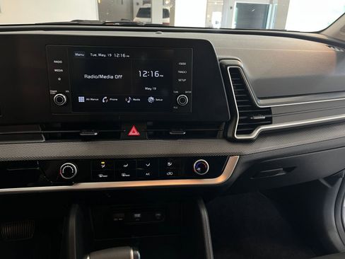 Used 2025 Kia Sportage LX FWD image 17