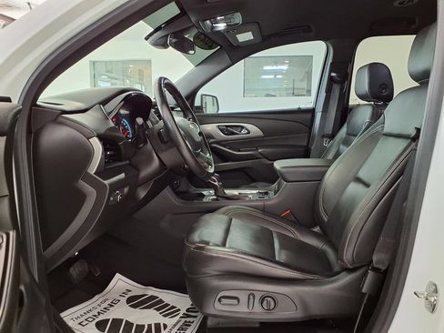 Used 2023 Chevrolet Traverse LT FWD image 12