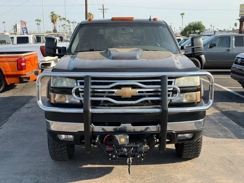 Used 2006 Chevrolet Silverado 2500 LT w/ Heavy-Duty Power Package AWD/4WD image 17