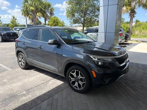 Used 2021 Kia Seltos EX AWD/4WD image 2