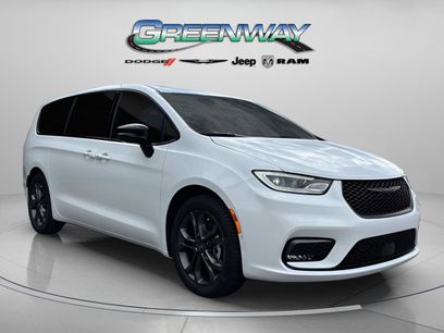New 2026 Chrysler Pacifica Select