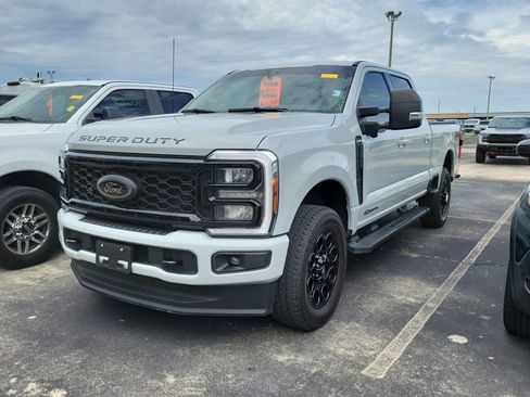 Used 2025 Ford F250 XLT w/ Black Appearance Package AWD/4WD image 3