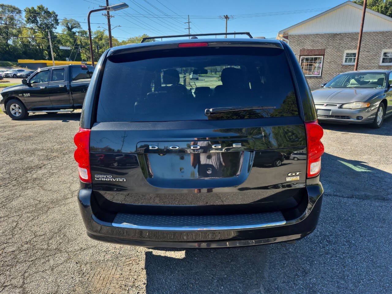 Used 2019 Dodge Grand Caravan GT FWD image 3