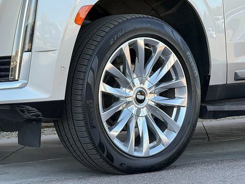 Used 2024 Cadillac Escalade ESV Premium Luxury image 32