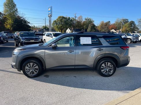 Used 2025 Nissan Pathfinder SV image 53
