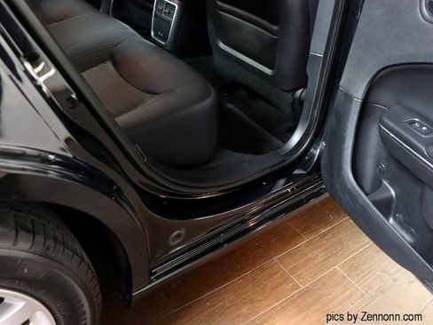 Used 2018 Chrysler 300 Touring image 31